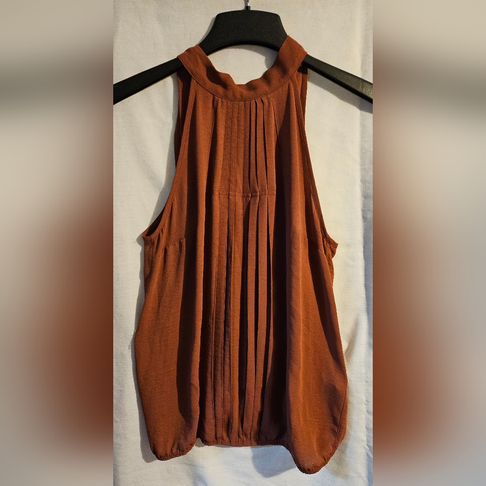 Camaieu chestnut sleeveless blouse